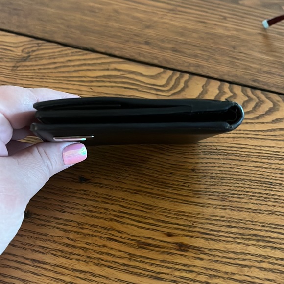 Authentic GUCCI Black Smooth Leather Silver G Logo Men’s Bifold Wallet (Unisex) - Picture 11 of 14